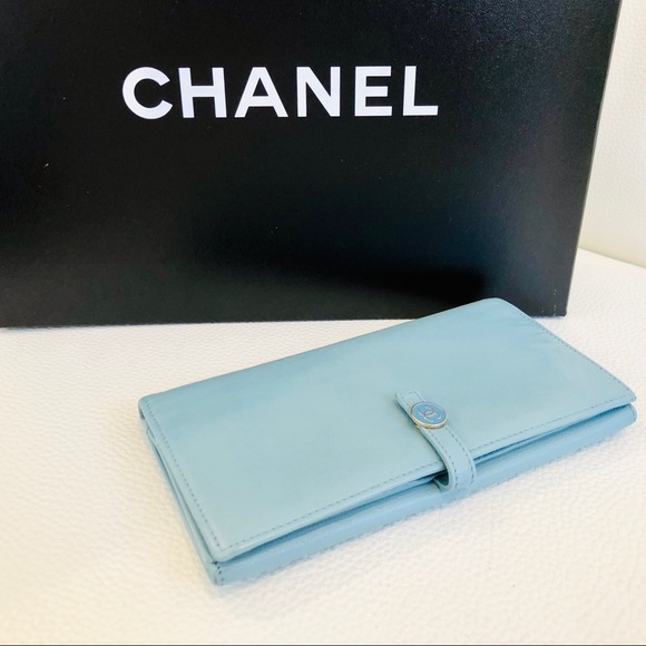 CHANEL Handbags - Chanel Bifold Wallet/WOC